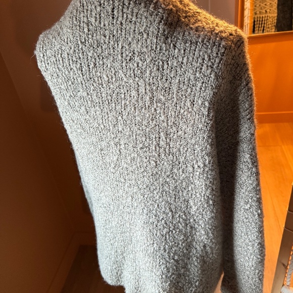 Gap Fuzzy Cardigan; Size medium - Picture 3 of 7